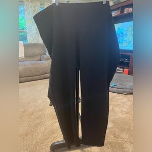 NWT Chaps women’s dark grey leggings with elastic waist band. Plus size 4X.